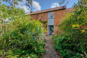 Two bedroom dog friendly Cottage very close to the coast